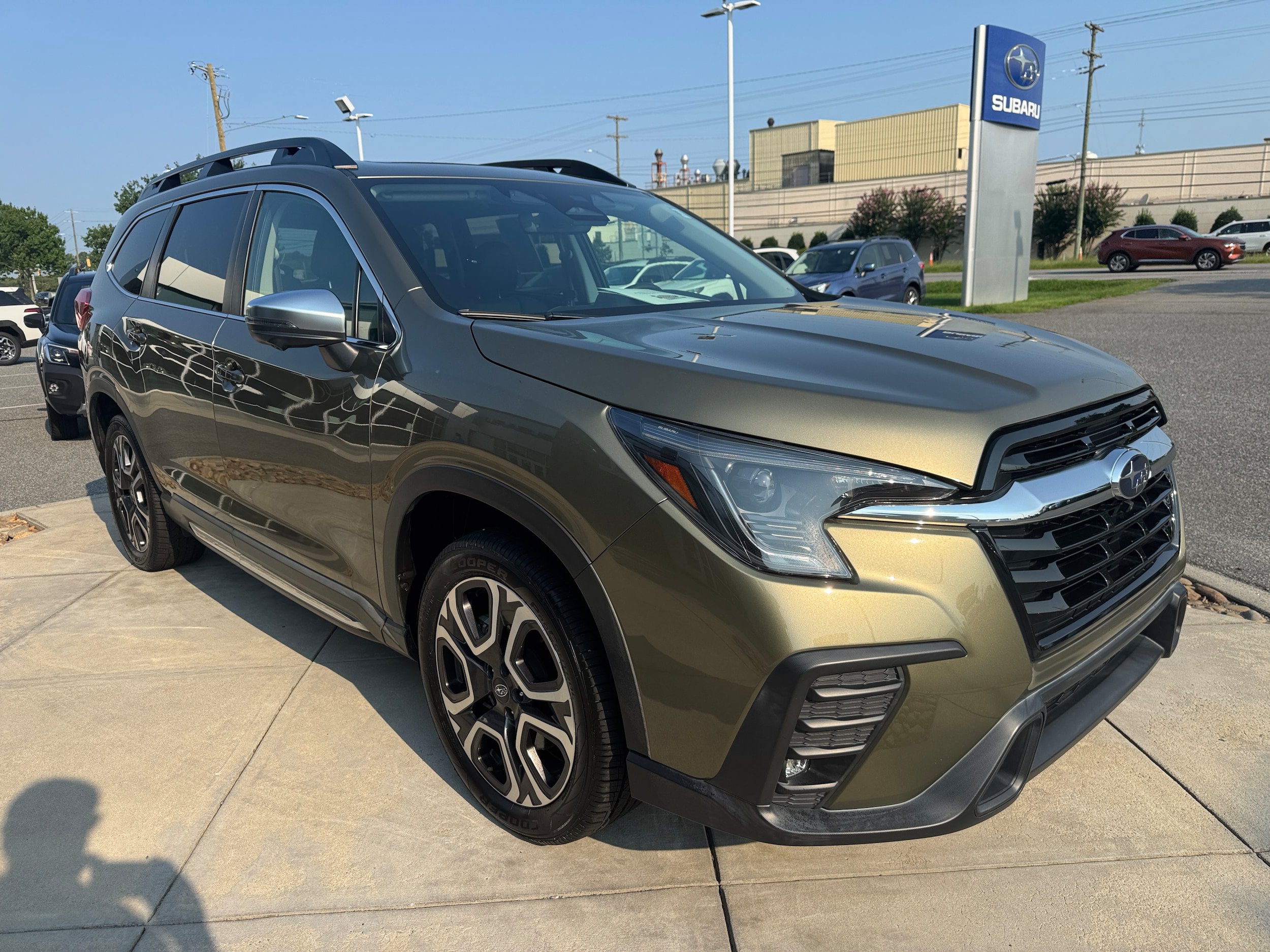 Used 2023 Subaru Ascent Limited w/ Technology Package AWD/4WD image 4