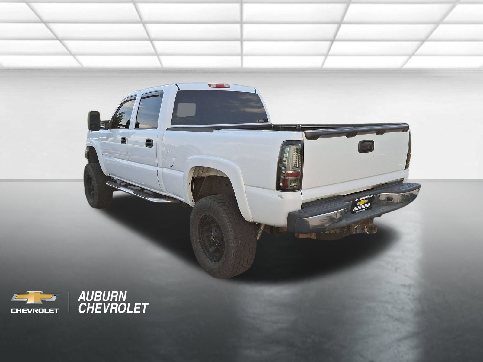 Used 2005 Chevrolet Silverado 2500 LT w/ Heavy-Duty Power Package AWD/4WD image 5