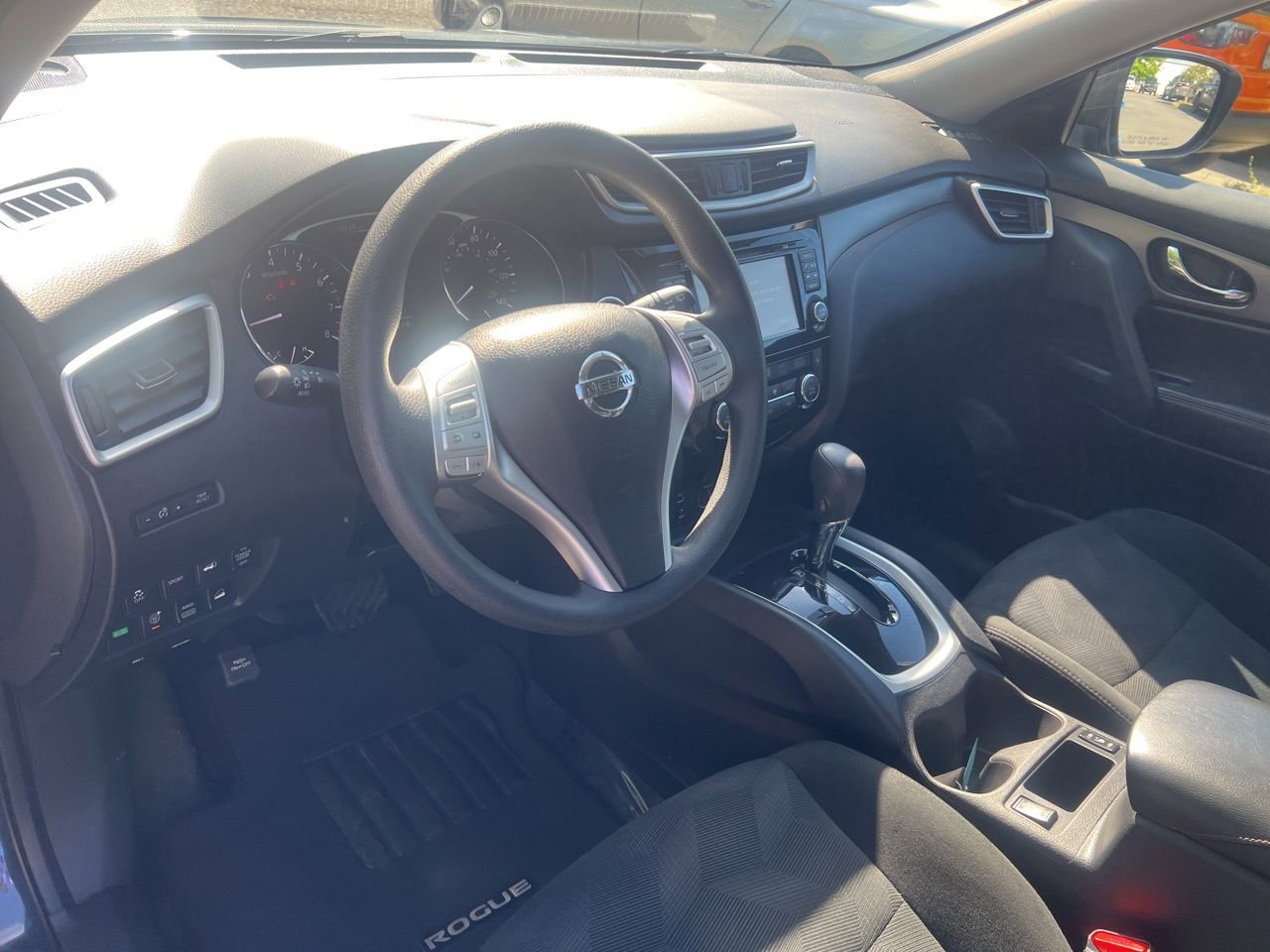 Used 2016 Nissan Rogue SV w/ SV Premium Package image 17