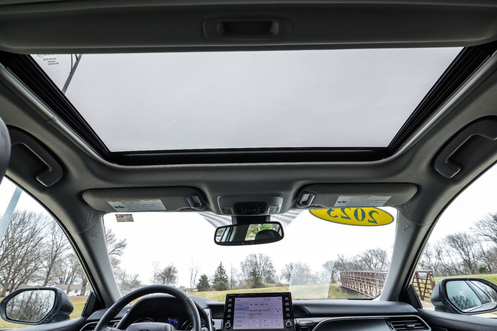 Used 2023 Toyota Camry SE FWD image 6