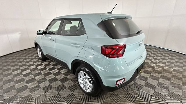 Certified 2026 Hyundai Venue SE FWD image 4