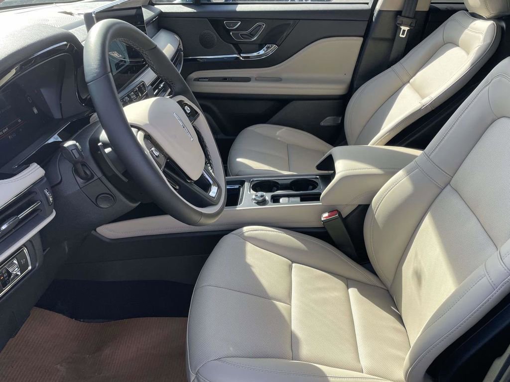 New 2026 Lincoln Corsair Premiere image 13