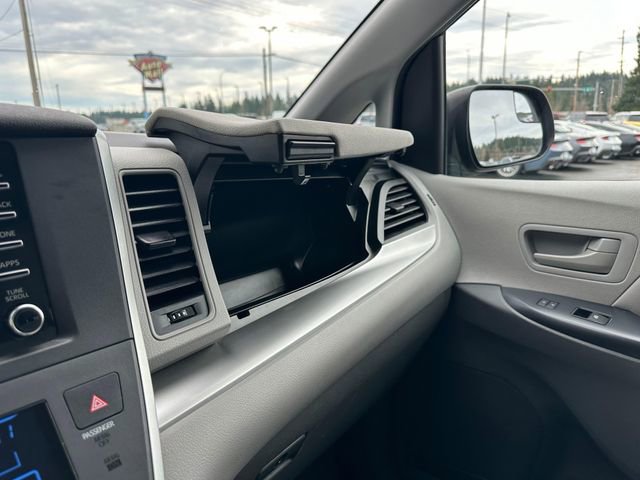 Used 2020 Toyota Sienna L image 24