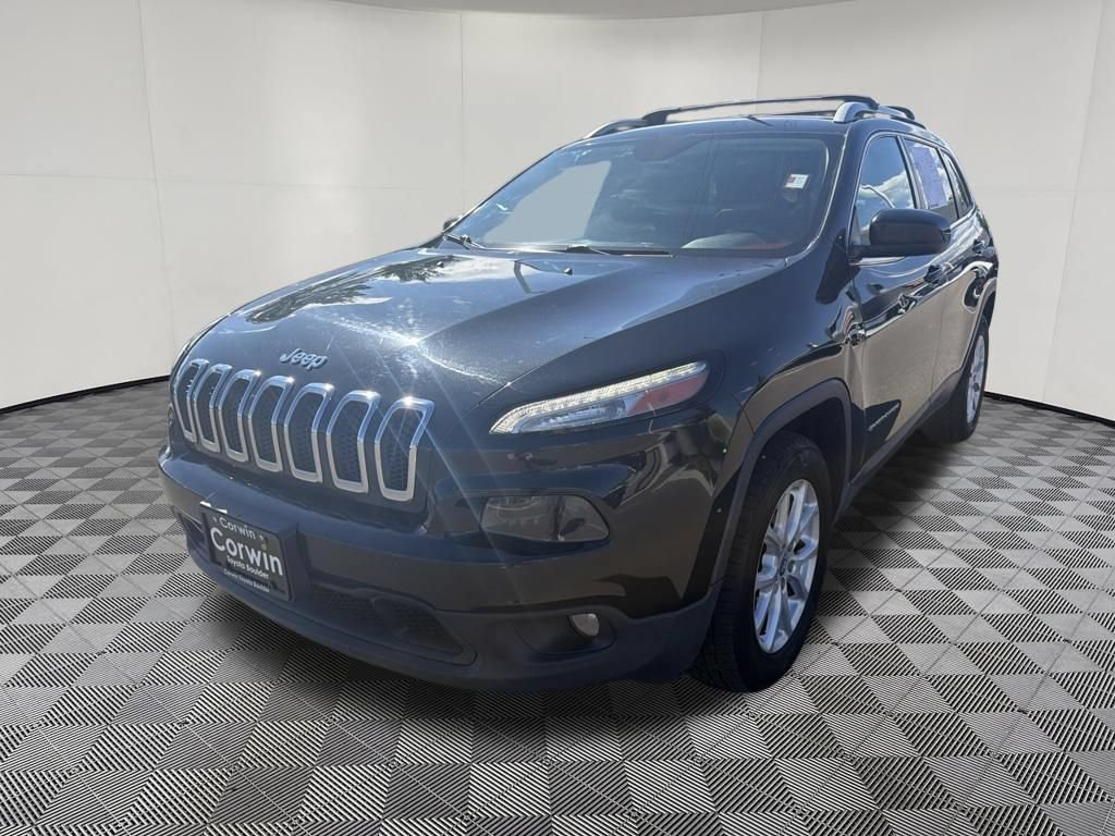 Used 2016 Jeep Cherokee Latitude w/ Cold Weather Group AWD/4WD image 3