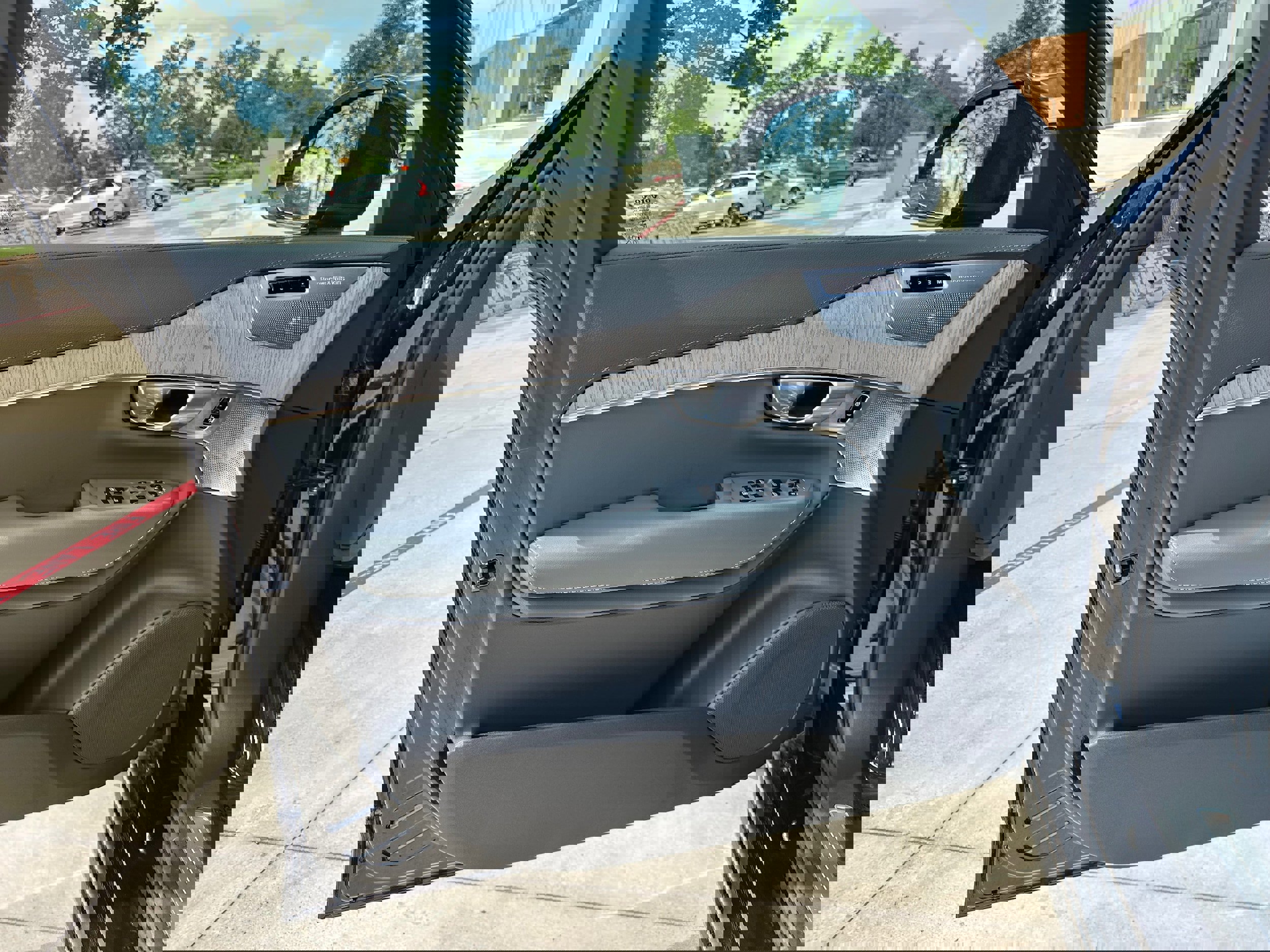 Certified 2024 Volvo XC90 T8 Ultimate image 24