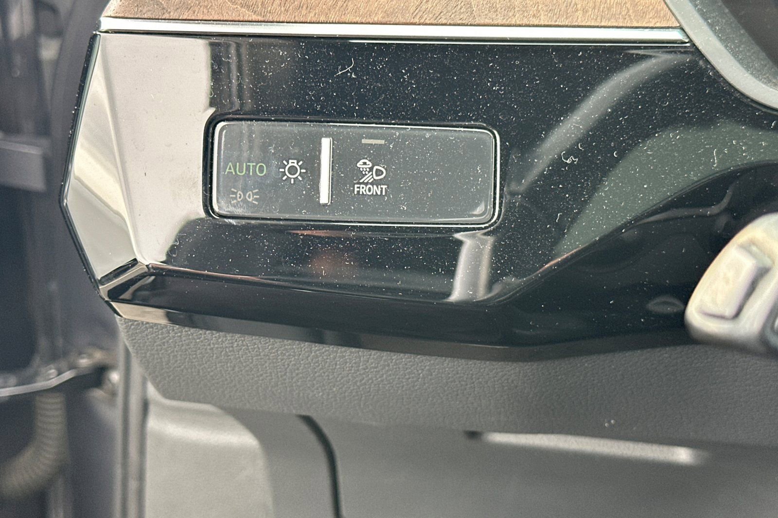 Used 2019 Audi e-tron Premium Plus w/ Cold Weather Package image 34