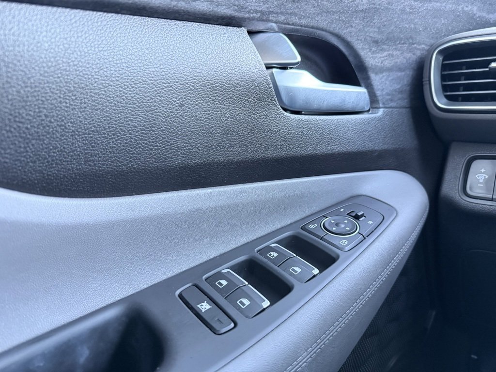 Used 2020 Hyundai Santa Fe SE w/ Cargo Package image 11