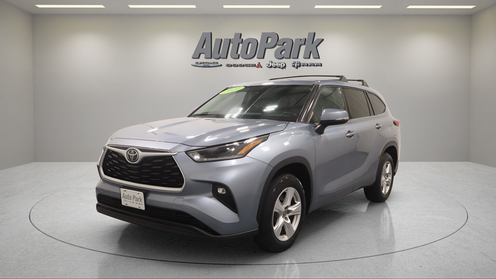 Used 2021 Toyota Highlander LE FWD image 6