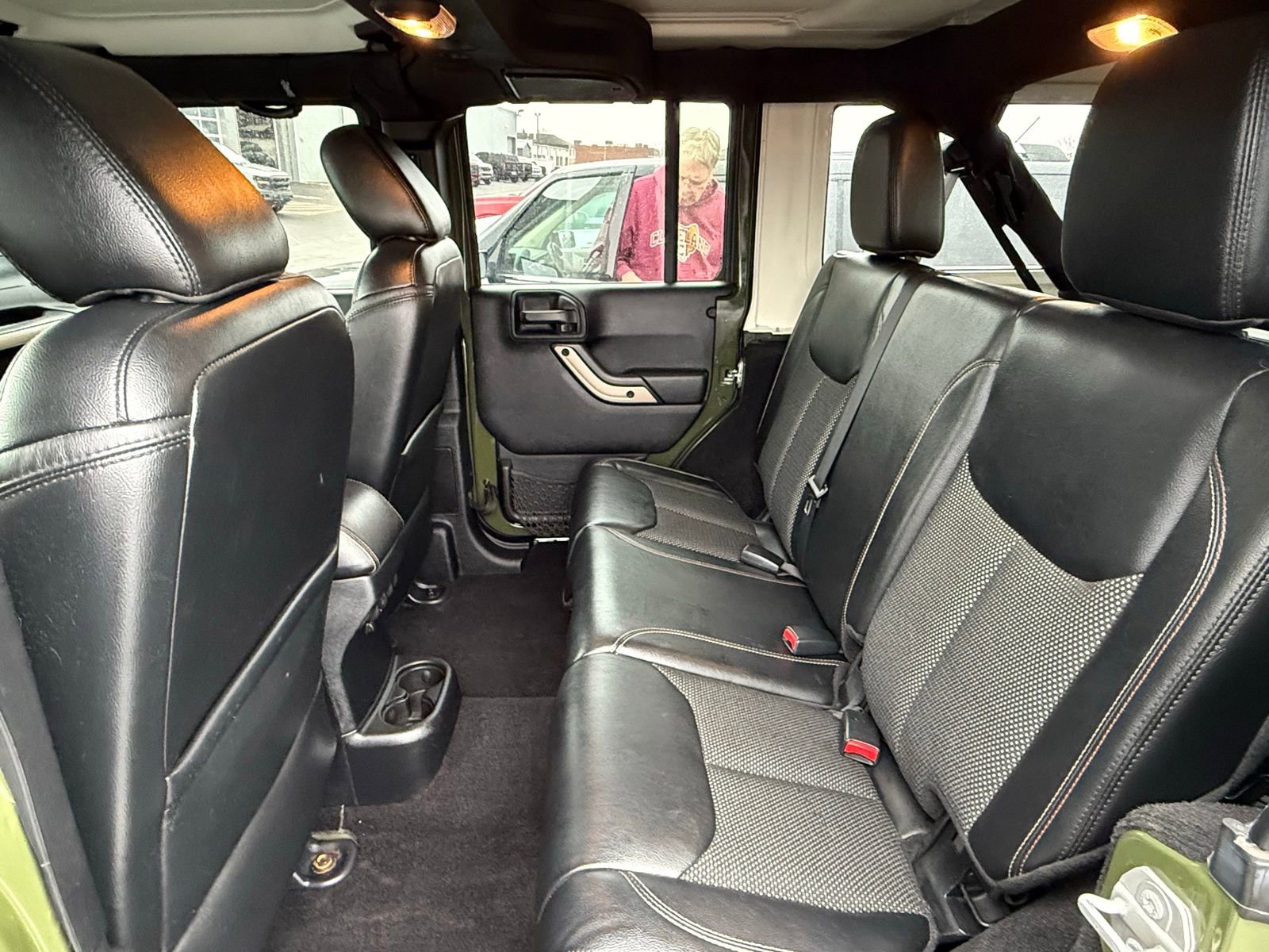 Used 2016 Jeep Wrangler Unlimited Sahara image 13