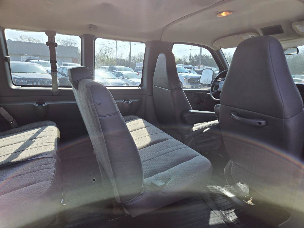 Used 2006 GMC Savana 1500 Passenger RWD image 33
