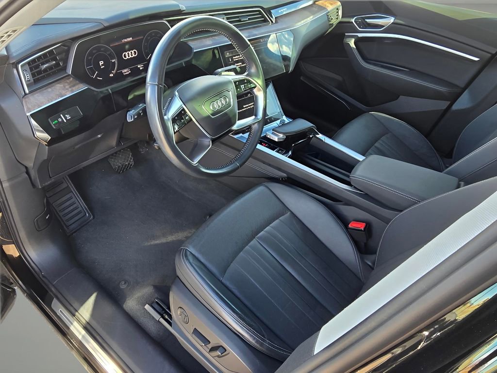 Used 2020 Audi e-tron Premium Plus image 26
