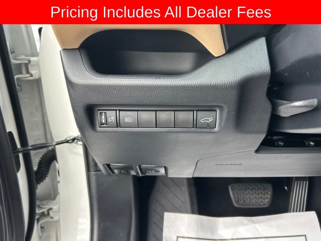 Used 2020 Toyota RAV4 XLE Premium FWD image 7