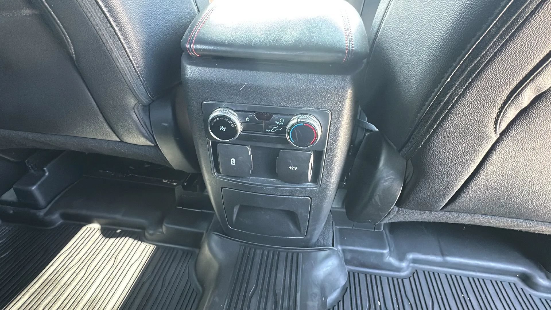 Used 2023 Ford Explorer ST-Line AWD/4WD image 18