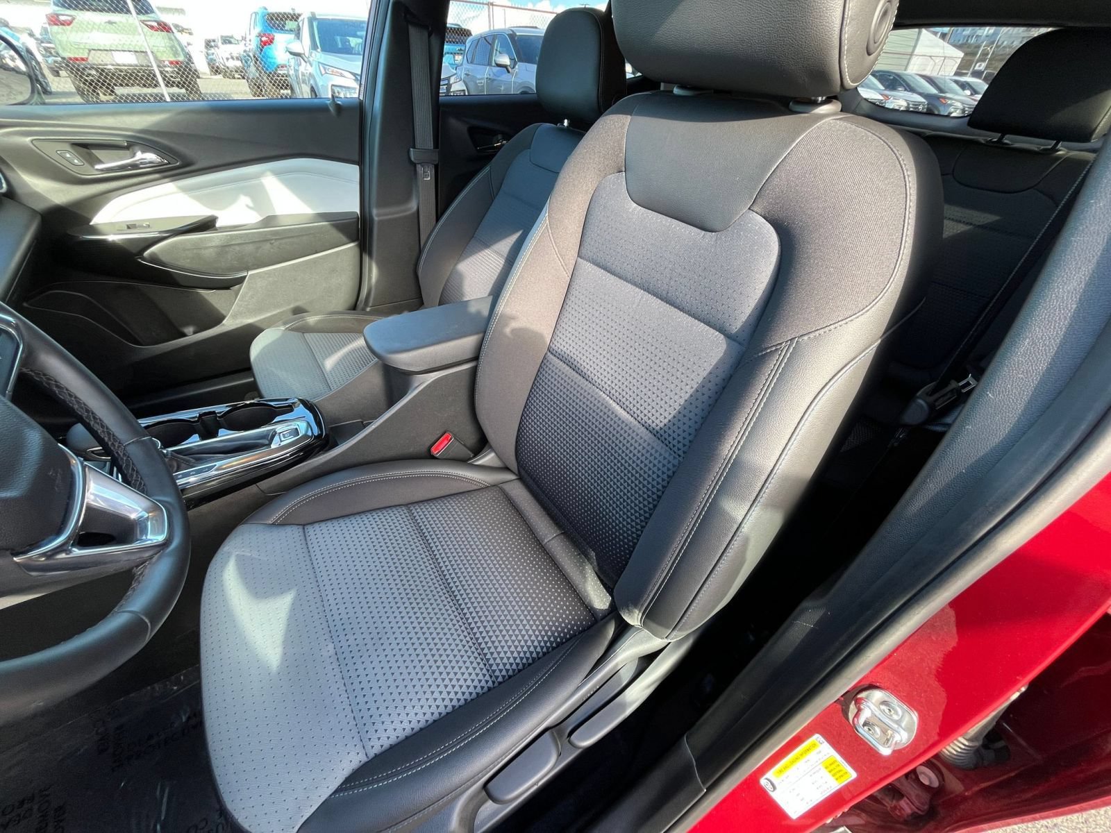 Used 2025 Chevrolet Trax LT w/ LT Convenience Package FWD image 36