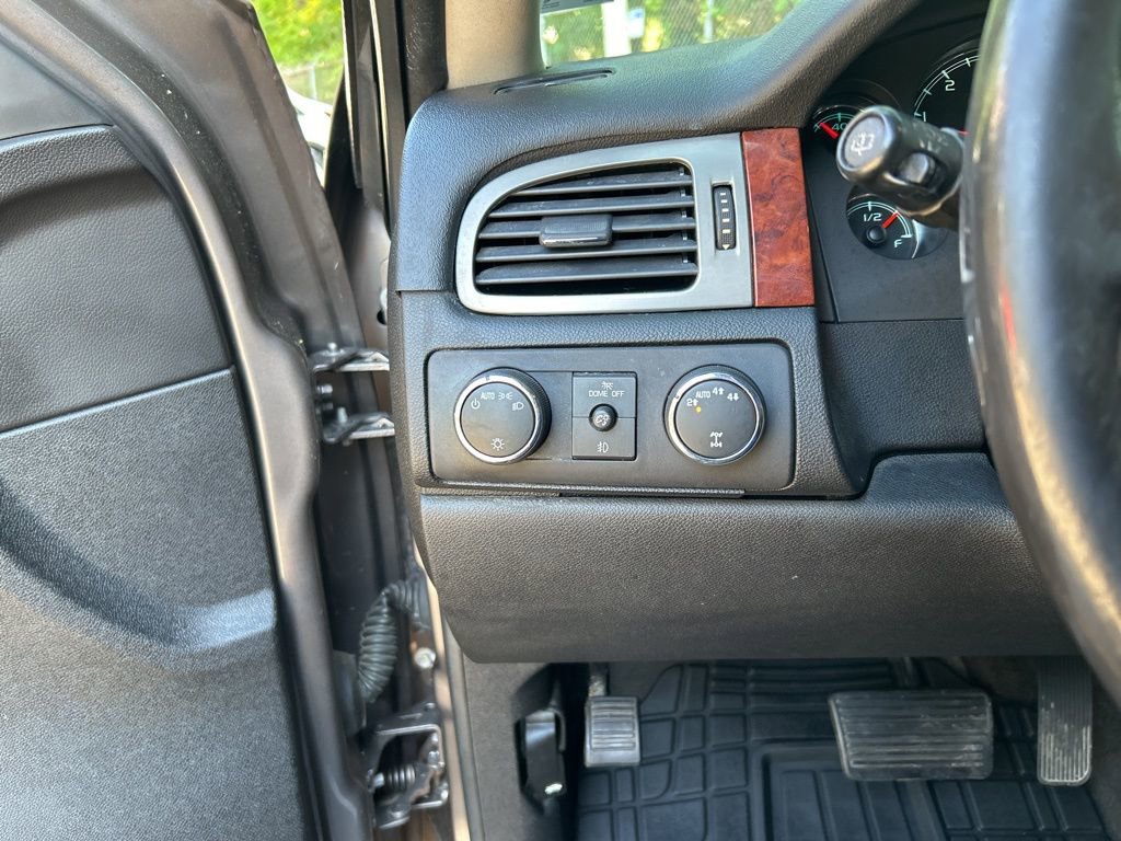 Used 2013 Chevrolet Tahoe LTZ AWD/4WD image 25