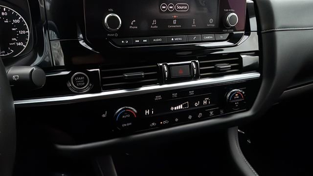 Used 2024 Nissan Pathfinder SV image 29