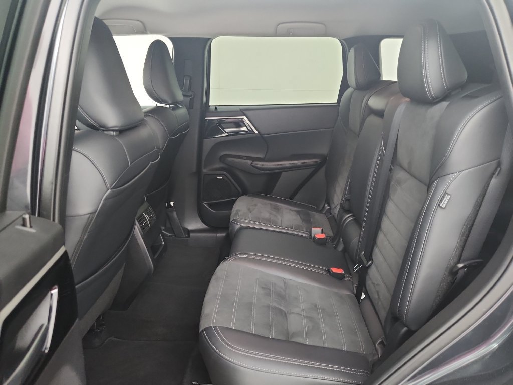 Used 2025 Mitsubishi Outlander SE AWD/4WD image 33