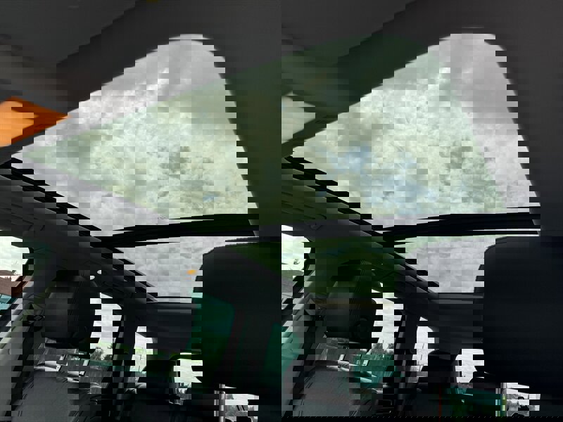 Used 2012 Volkswagen Touareg TDI image 28