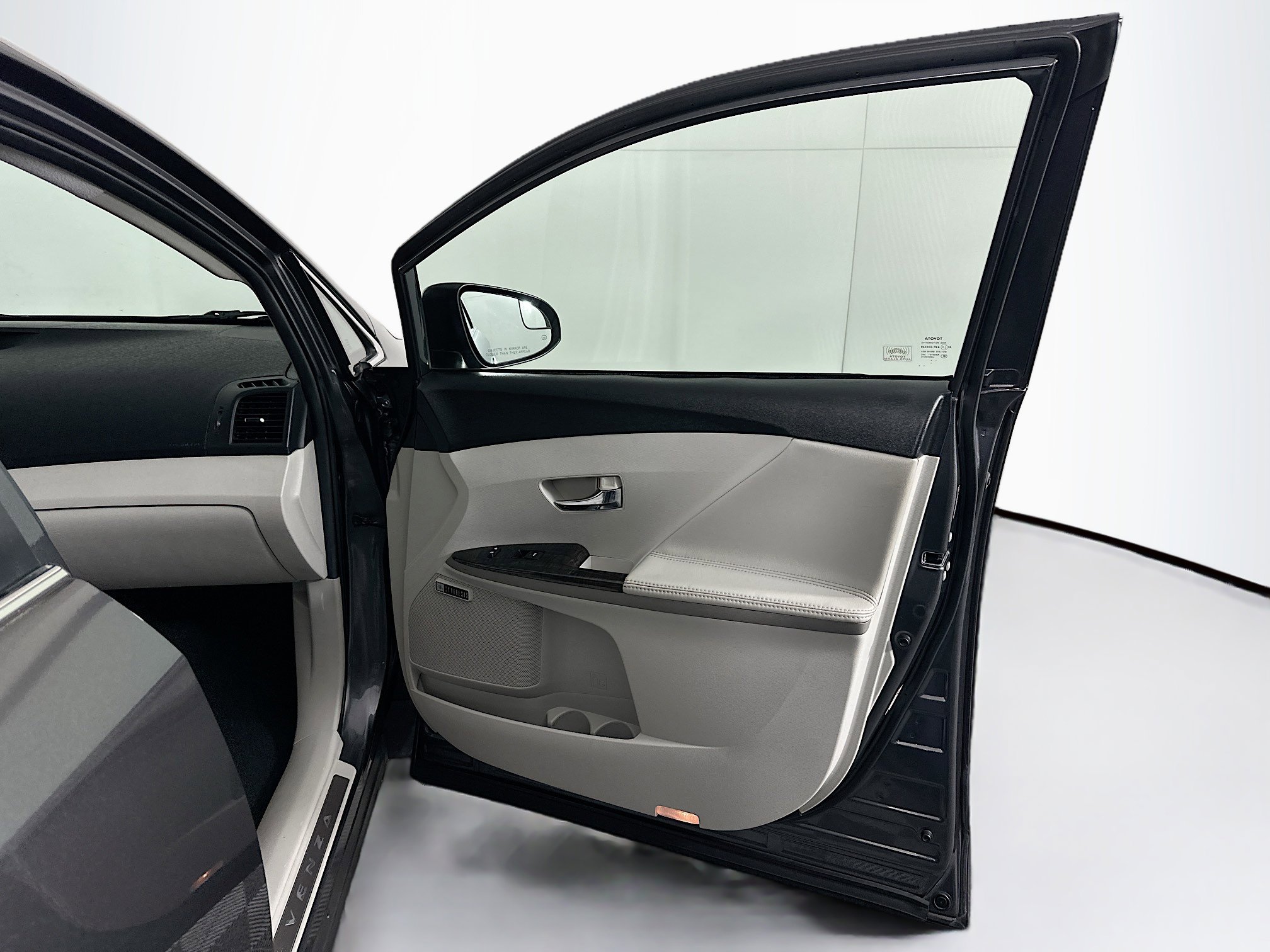 Used 2013 Toyota Venza Limited image 33