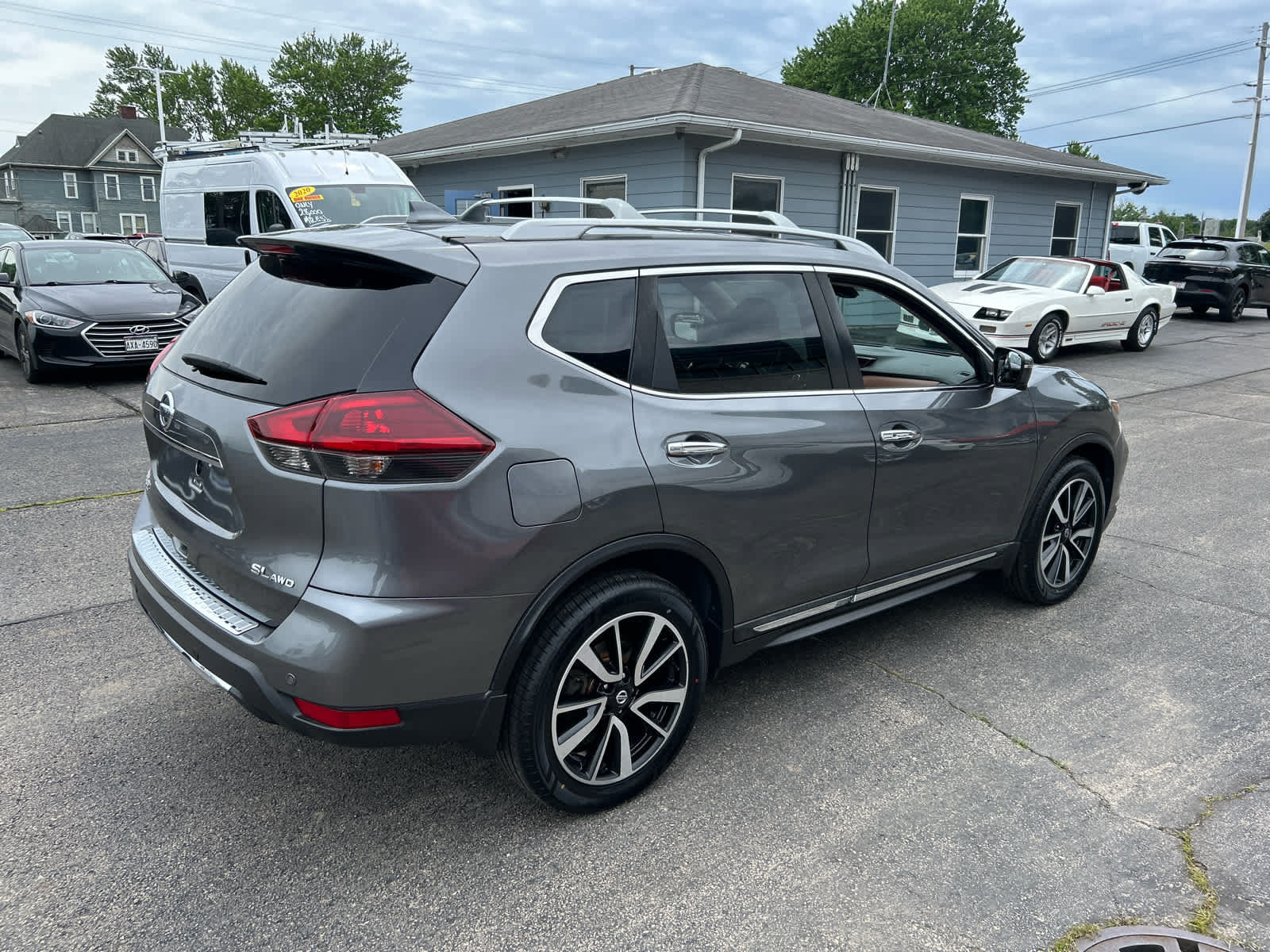 Used 2019 Nissan Rogue SL w/ Premium Package AWD/4WD image 4