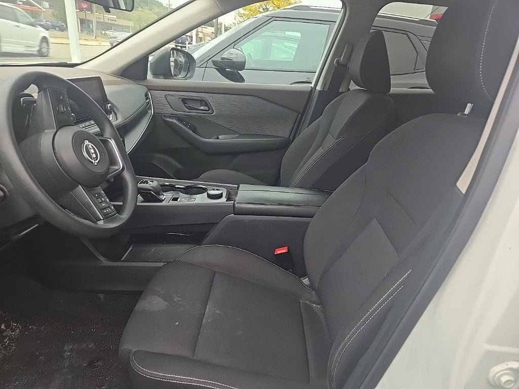 Used 2023 Nissan Rogue S AWD/4WD image 10