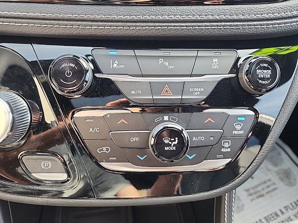 Used 2023 Chrysler Pacifica Limited w/ S Appearance Package image 17