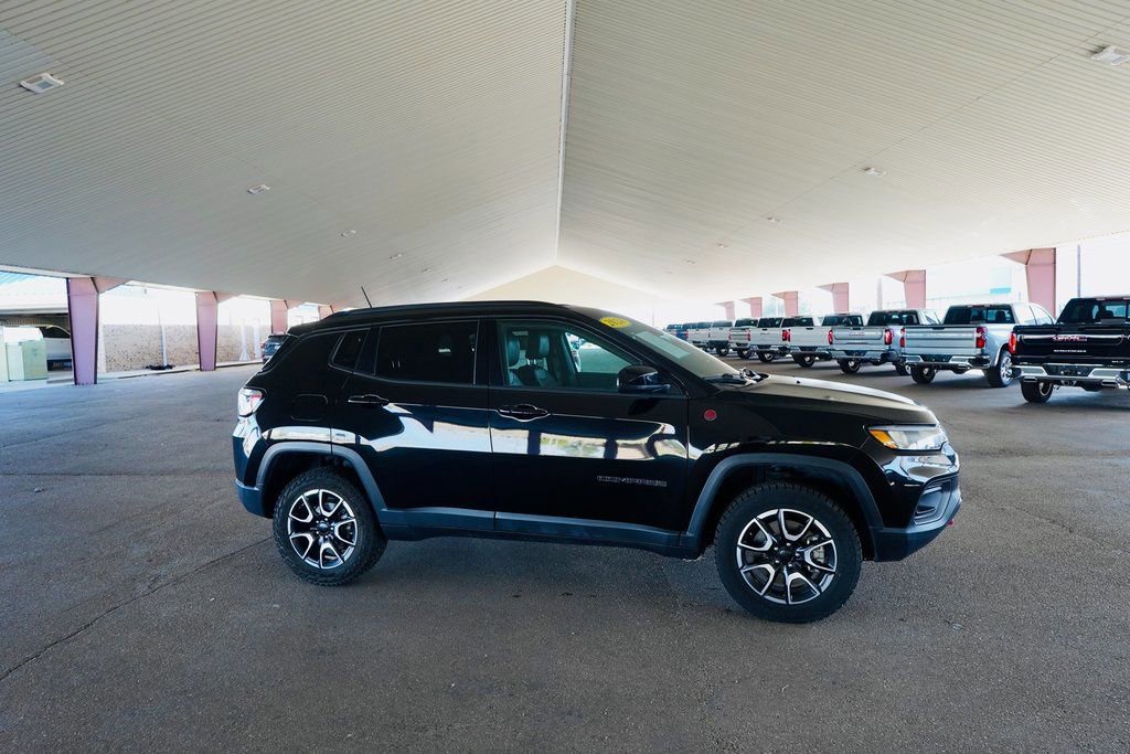 Used 2024 Jeep Compass Trailhawk image 4
