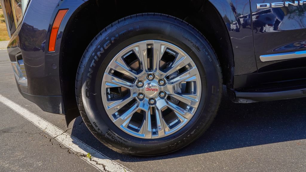 Used 2025 GMC Yukon XL Denali AWD/4WD image 9