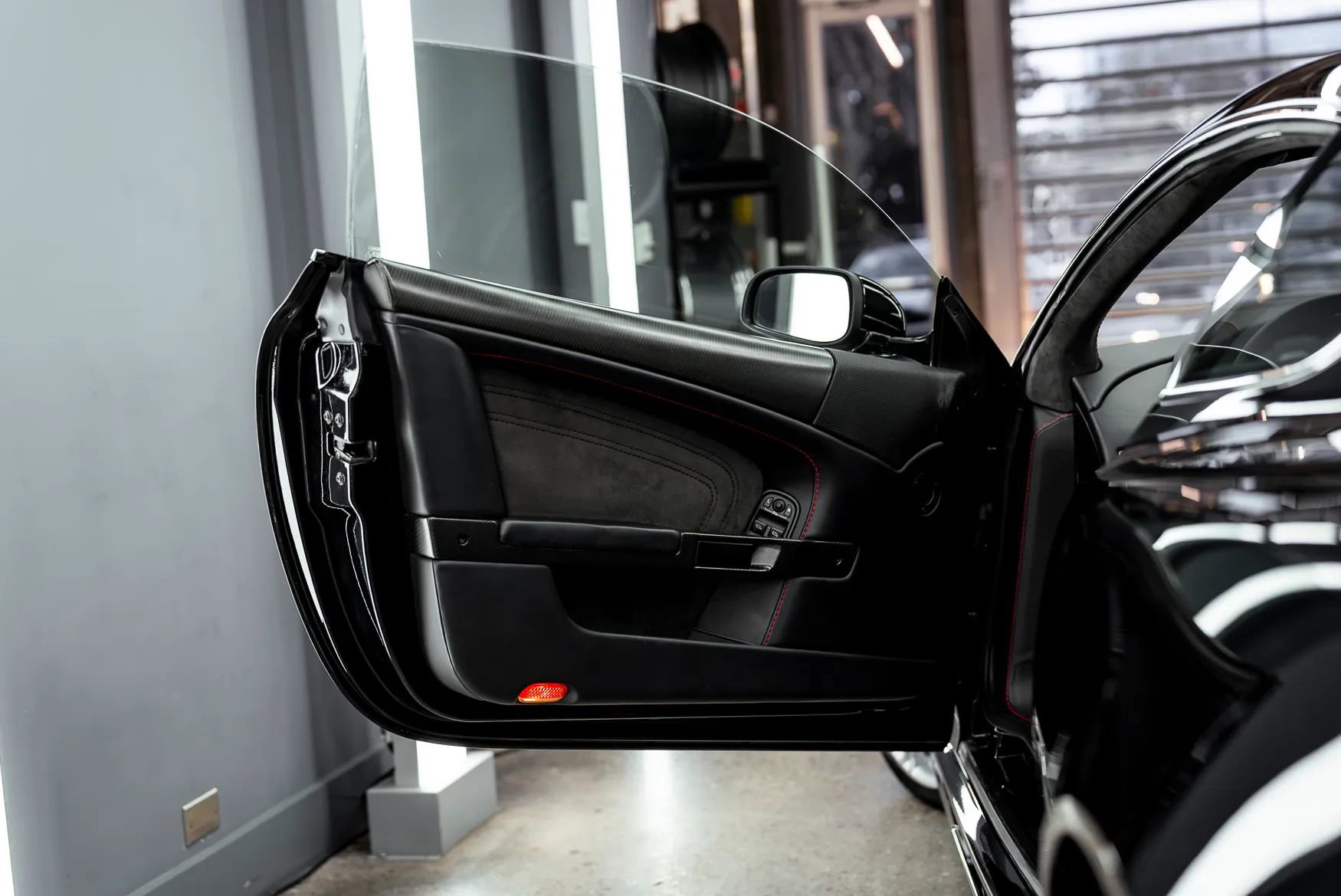 Used 2009 Aston Martin DBS Coupe RWD image 19