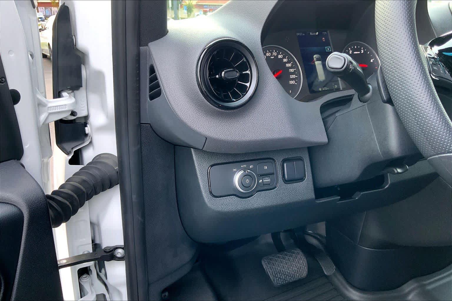 Used 2025 Mercedes-Benz Sprinter 2500 image 31