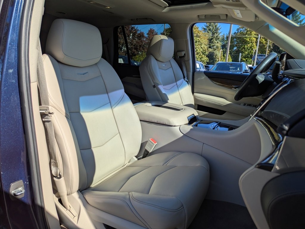 Used 2018 Cadillac Escalade Luxury image 40