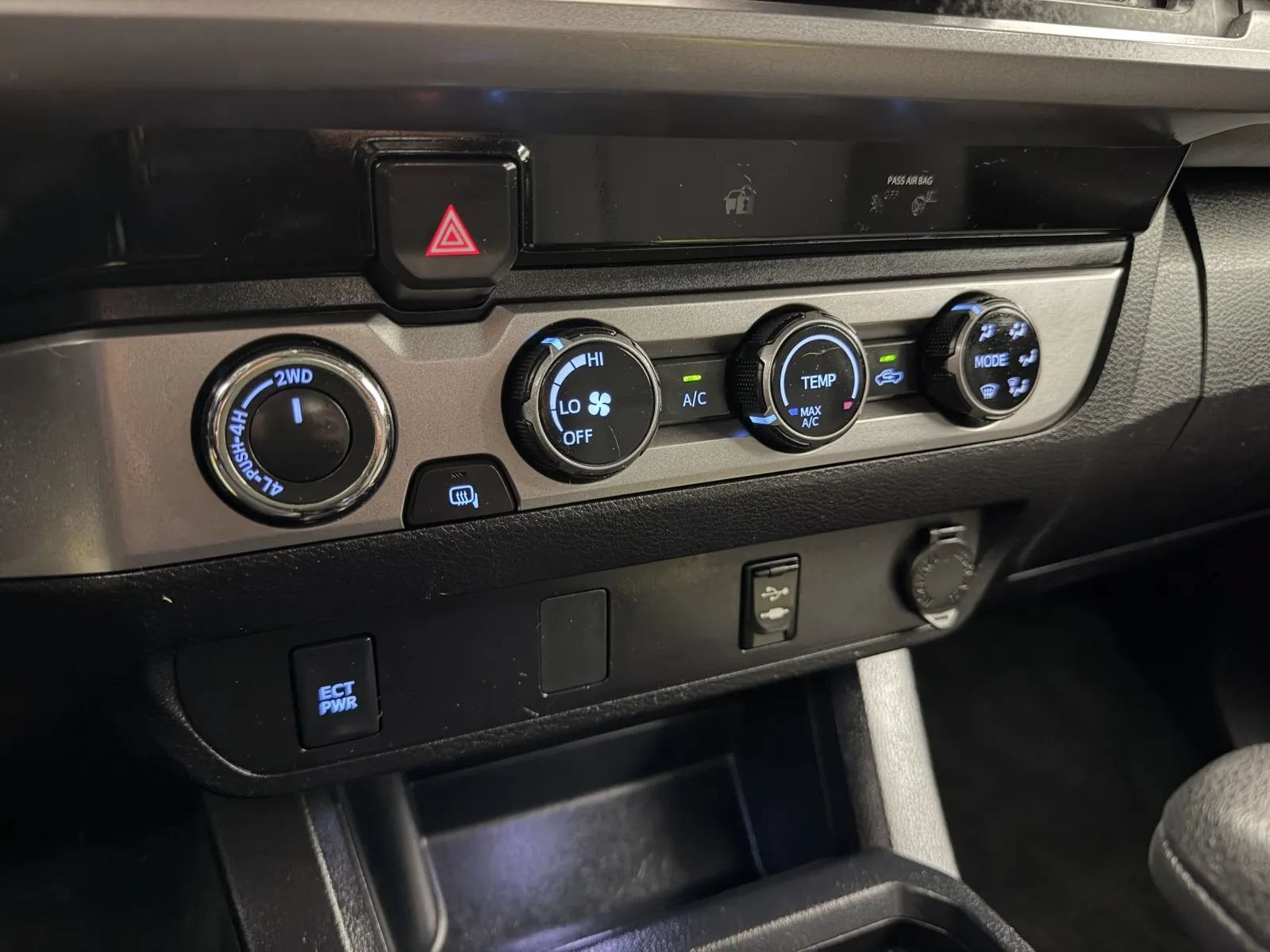 Used 2018 Toyota Tacoma SR5 w/ SR5 Appearance Package (SM) AWD/4WD image 19