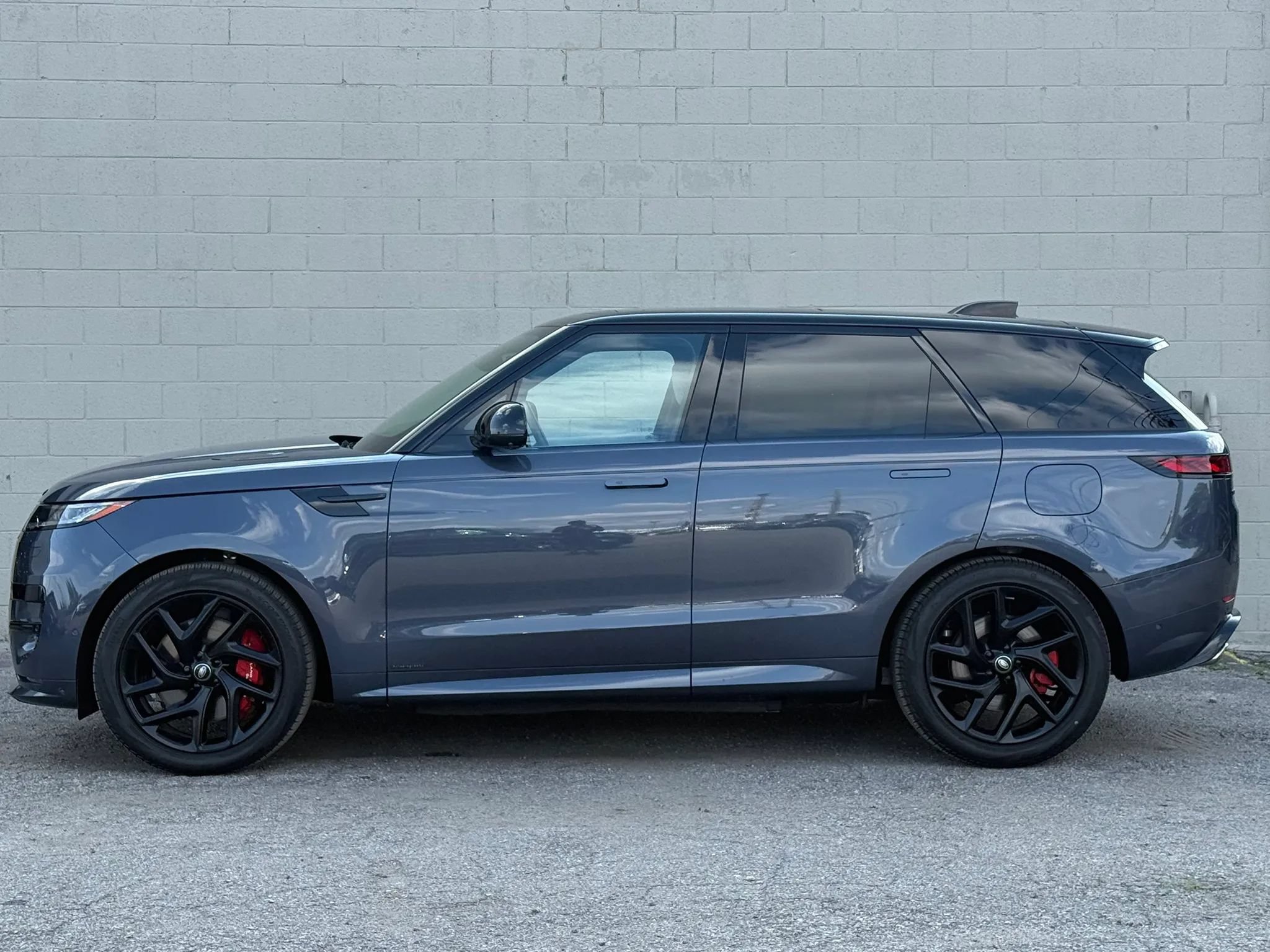 Used 2024 Land Rover Range Rover Sport Autobiography AWD/4WD image 3