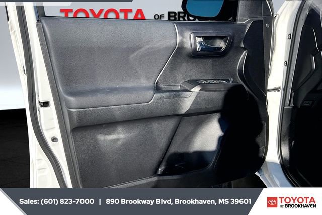 Used 2022 Toyota Tacoma TRD Off-Road image 17