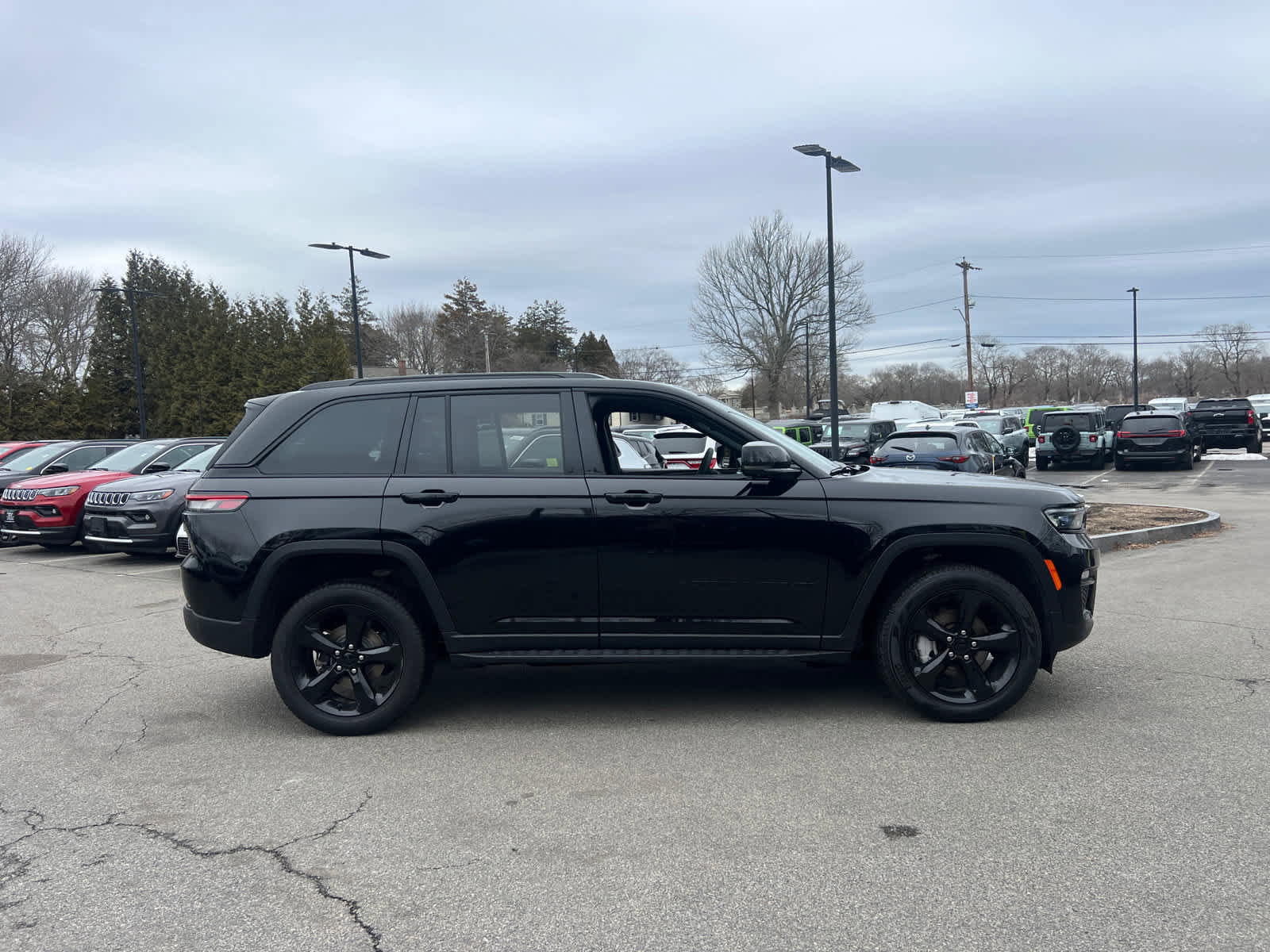 Used 2025 Jeep Grand Cherokee Limited w/ Luxury Tech Group II AWD/4WD image 7