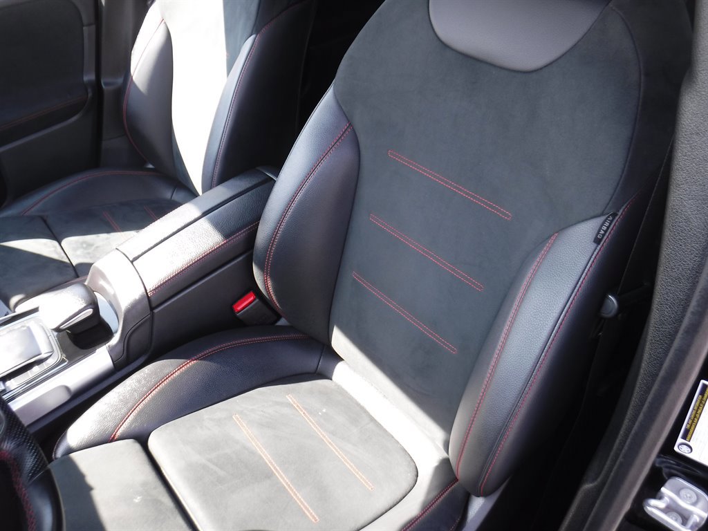 Used 2023 Mercedes-Benz GLB 250 image 21