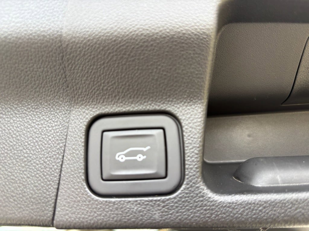 Used 2023 GMC Acadia AT4 w/ Preferred Package AWD/4WD image 7