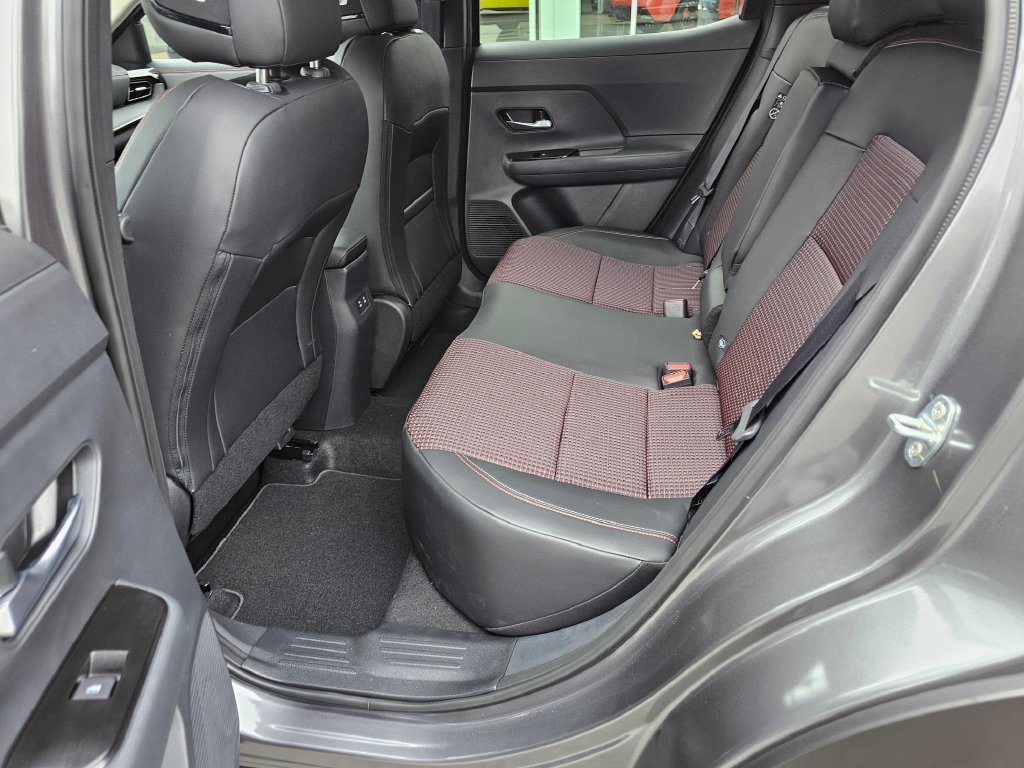 New 2027 Nissan Kicks SR AWD/4WD image 12