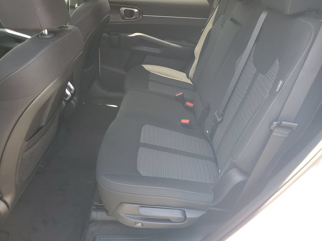 Used 2025 Kia Sorento LX FWD image 21