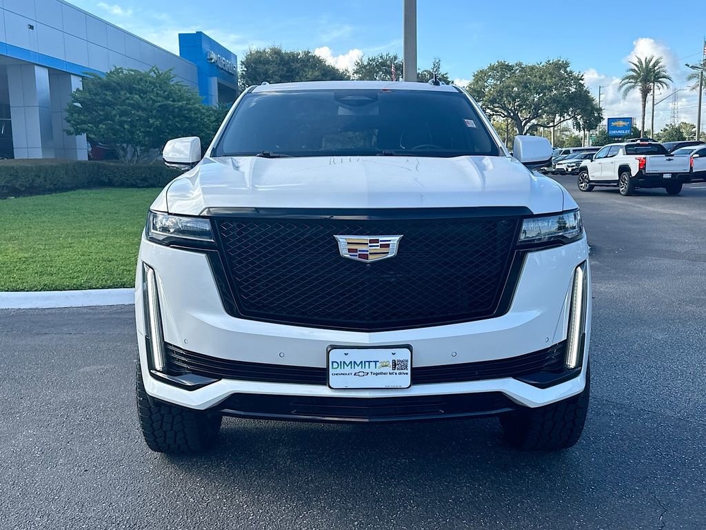 Used 2022 Cadillac Escalade Luxury image 2