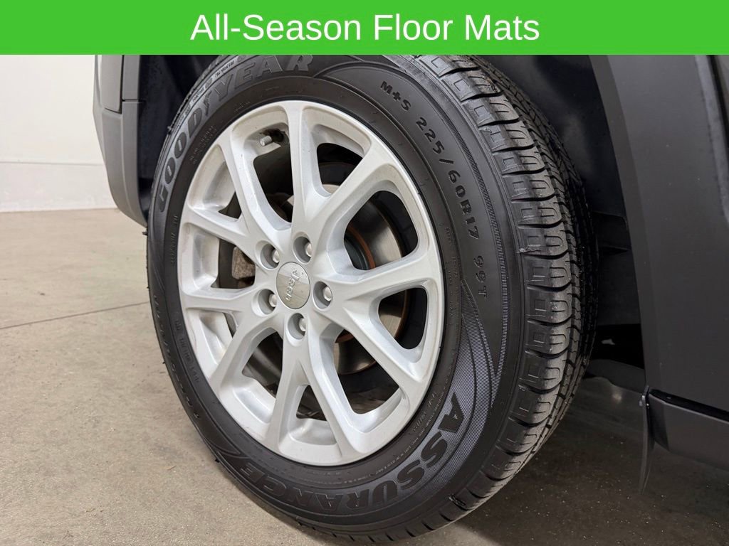 Used 2017 Jeep Cherokee Latitude w/ Cold Weather Group image 9