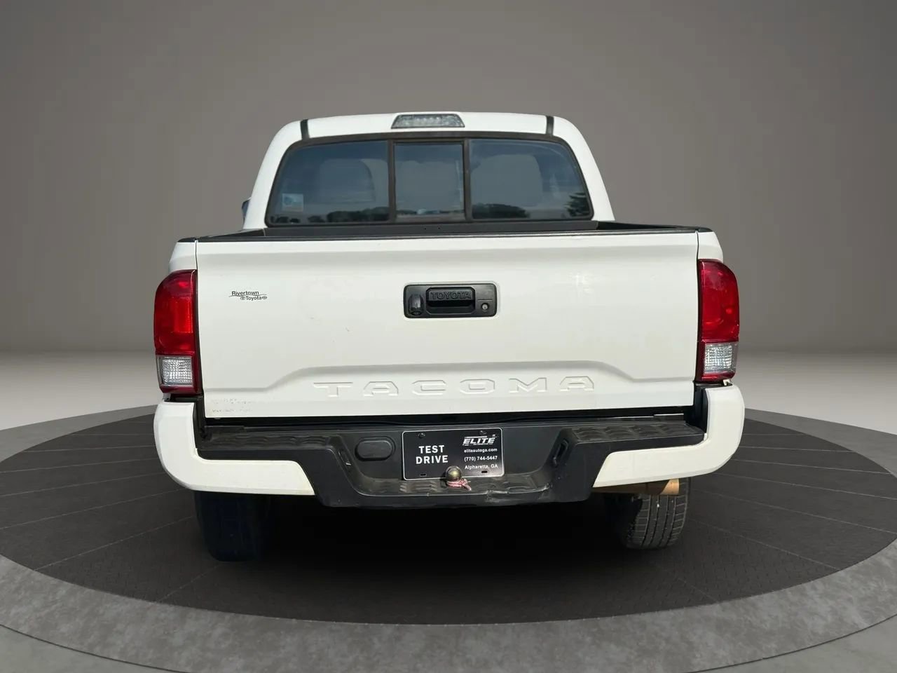 Used 2017 Toyota Tacoma SR image 5