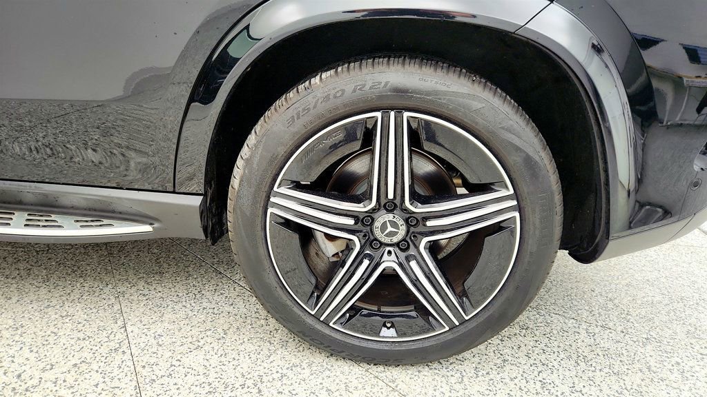 Used 2024 Mercedes-Benz GLE 450 4MATIC w/ AMG Line Exterior image 9