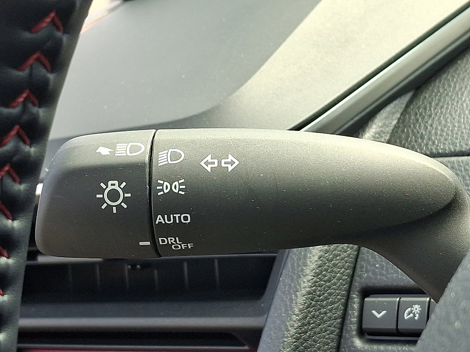 Used 2024 Toyota Prius Prime Premium w/ Advanced Technology Package FWD image 26