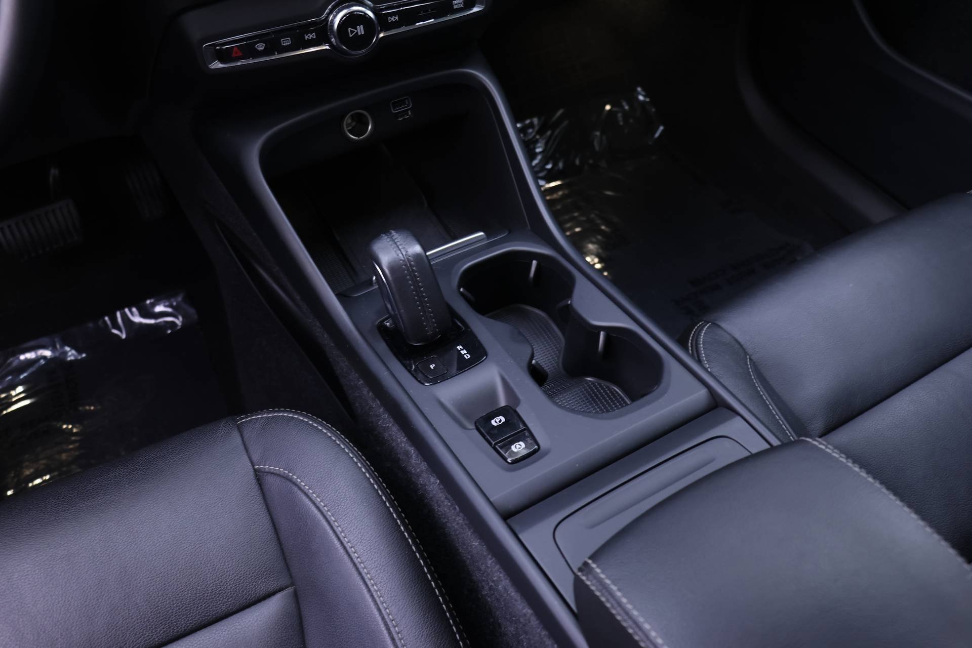 Used 2019 Volvo XC40 T5 Momentum image 17