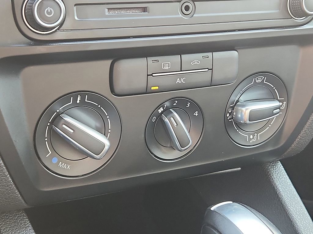 Used 2017 Volkswagen Jetta S image 15