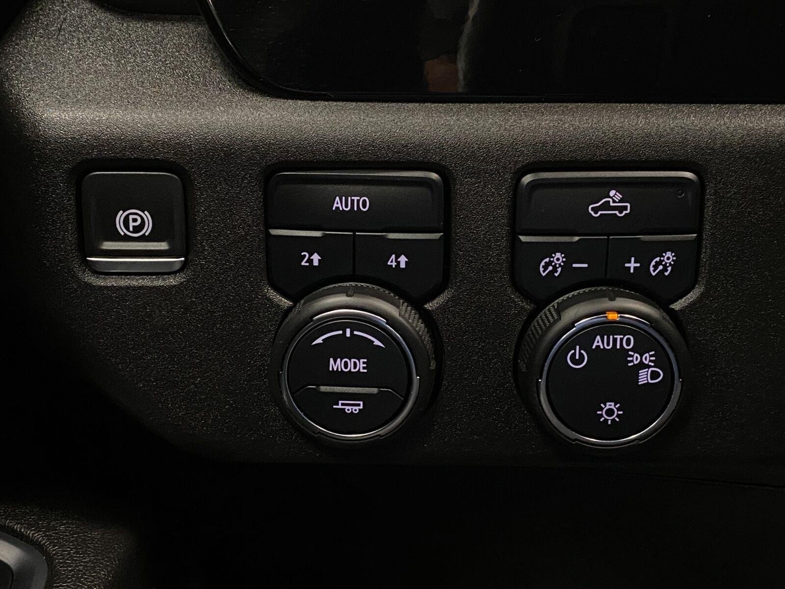 Used 2024 Chevrolet Silverado 1500 LT AWD/4WD image 44