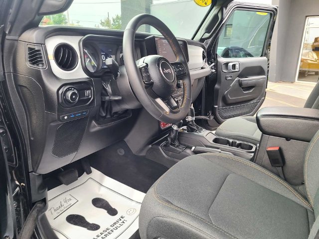 Used 2024 Jeep Wrangler Unlimited AWD/4WD image 13
