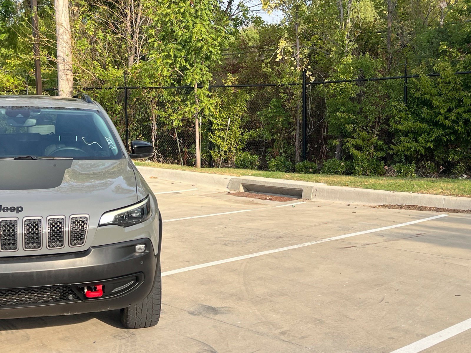 Used 2023 Jeep Cherokee Trailhawk w/ Sun & Sound Group AWD/4WD image 3