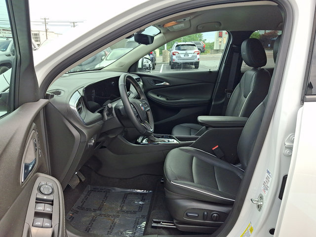 Used 2025 Buick Encore GX Avenir w/ Avenir Technology Package FWD image 13